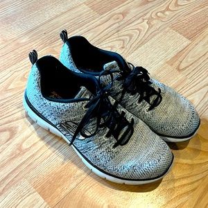 Sketchers Sneakers Size 9